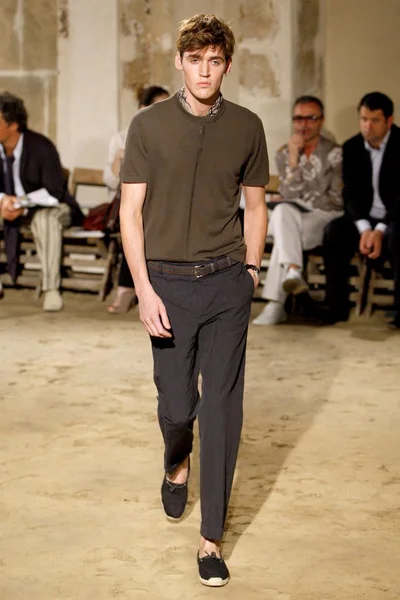 Look 28